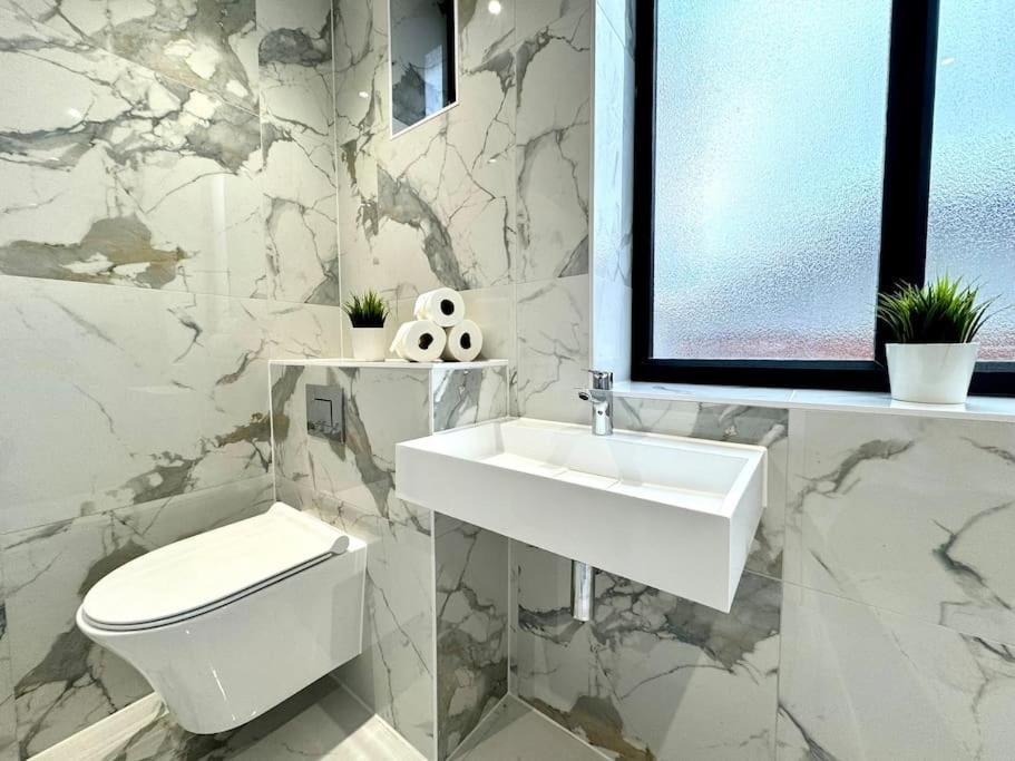 Апартаменты Chic 3br - Near & Shops!