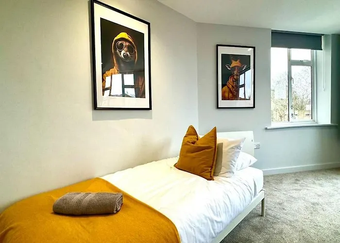 Chic 3Br Bournemouth Apt - Near Beach & Shops!